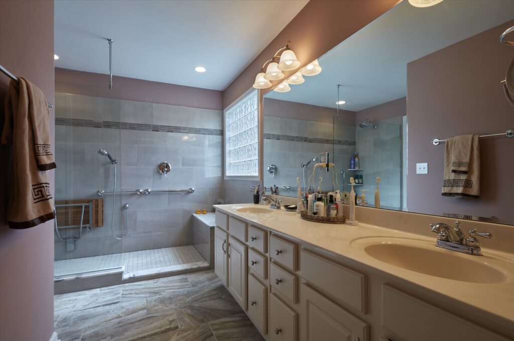 bathroom remodel done by Maeser's home remodeling contractors